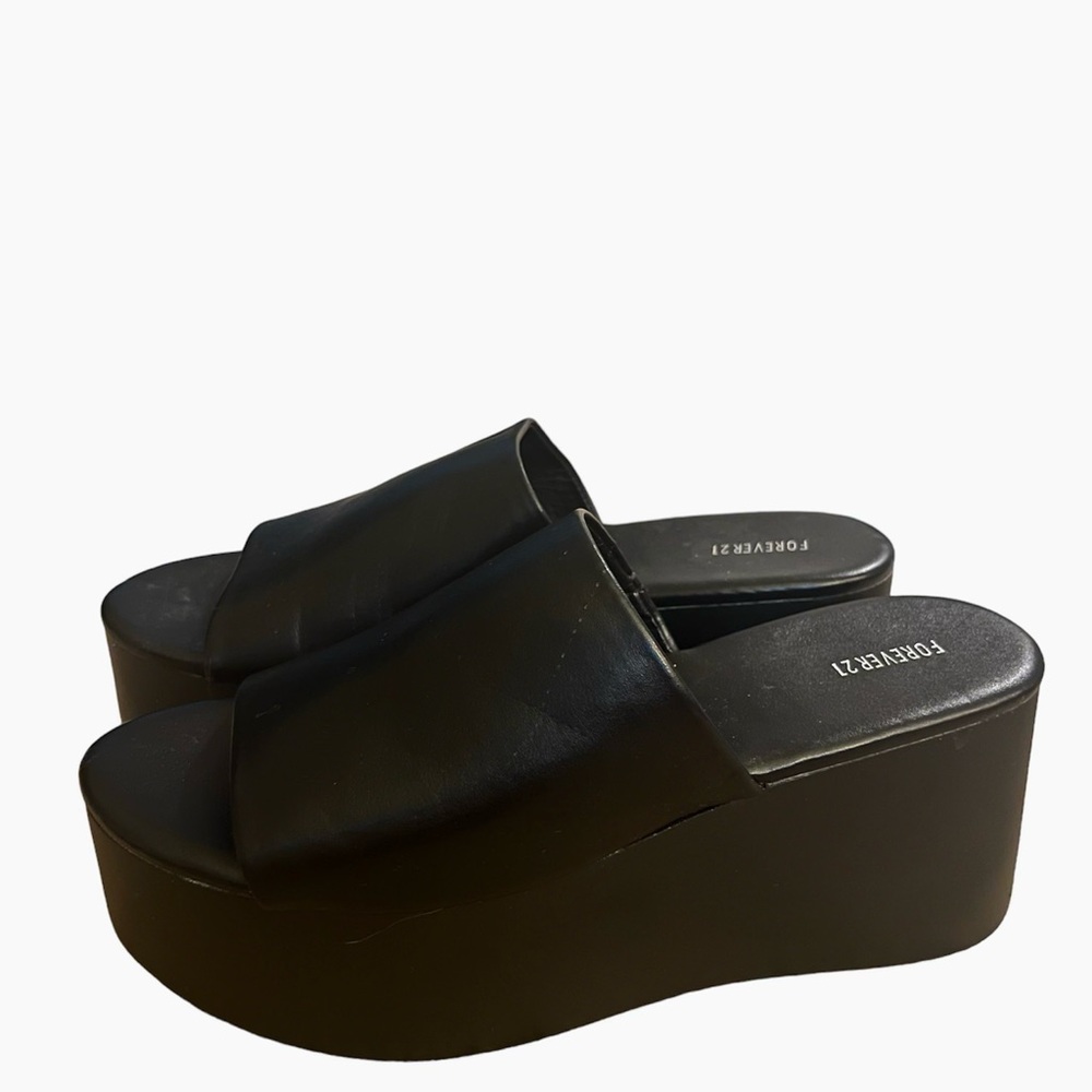 A pair of faux leather sandals Black forever21 - Picture 1 of 4